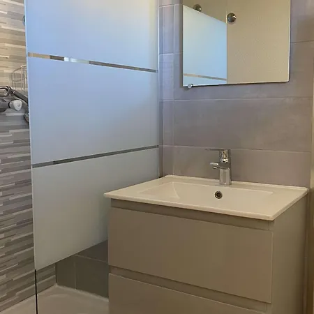 Cosy Avec Terrasse, Parking, Proche Thermes - - Fr-1-553-89 *